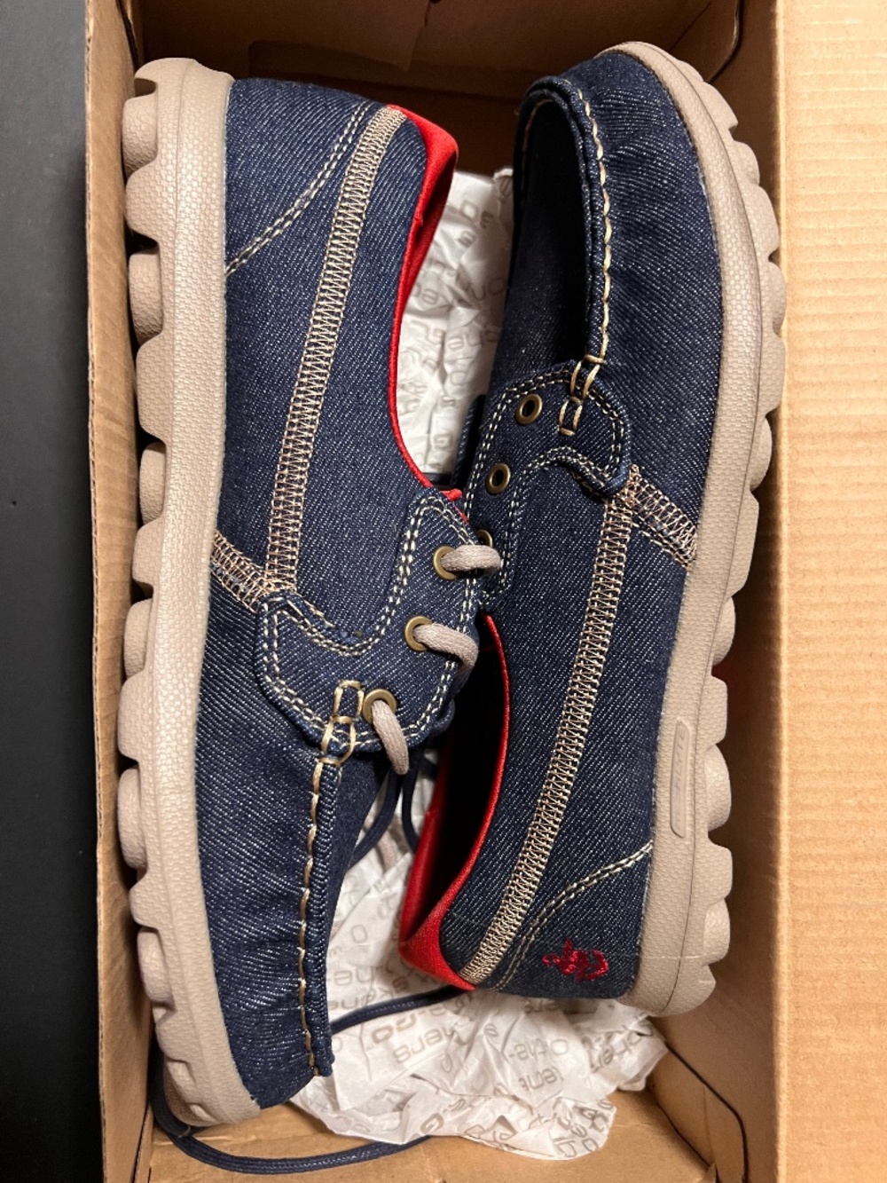 Skechers size 7 Blue denim boat shoes